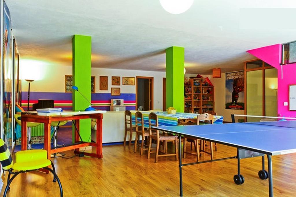 Coloured Studio FAO Quarto foto